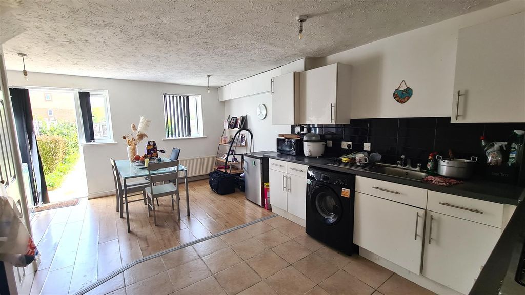 Property photo 3 of 33 Kit/Diner