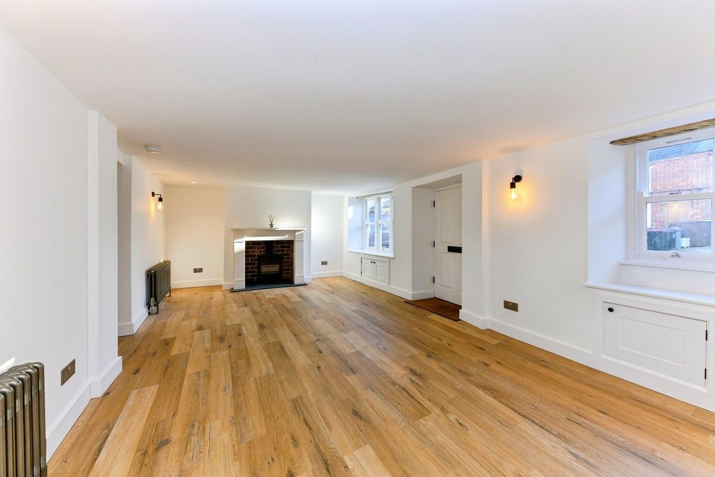 Property photo 2 of 21