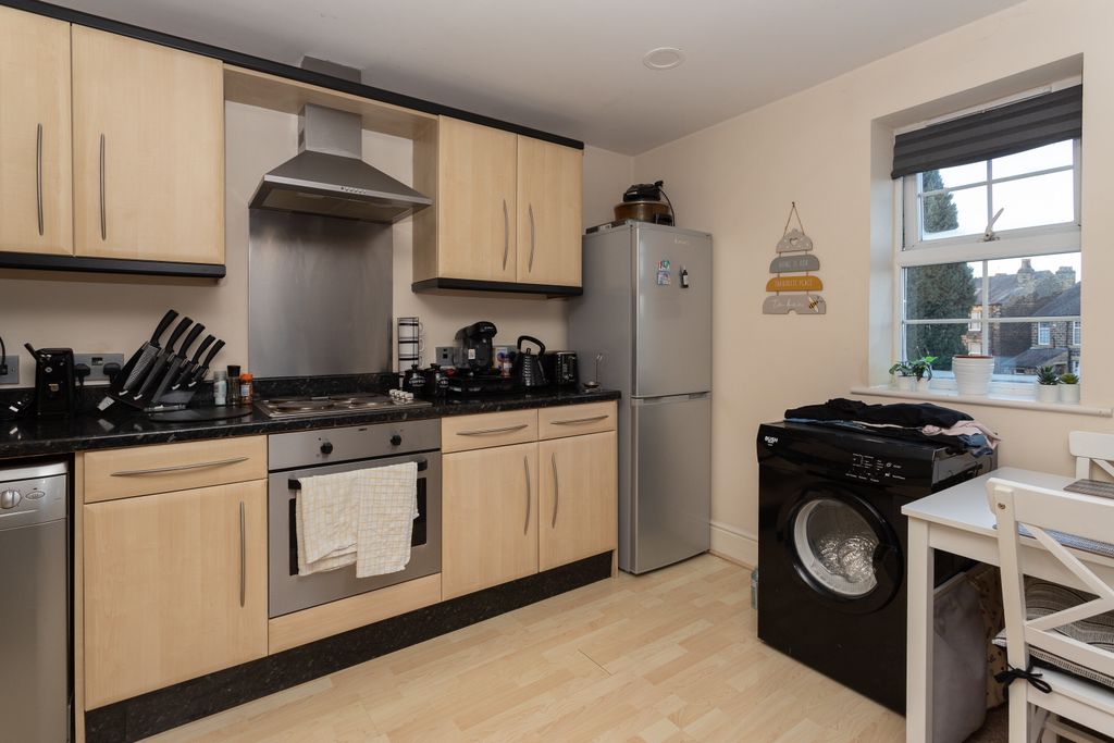 Additional image 5 of 2 bed flat for saleMoorlands Avenue West, Dewsbury WF13