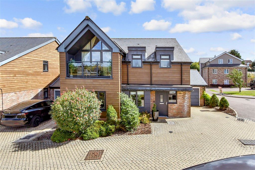 Property photo 3 of 13 External Feature