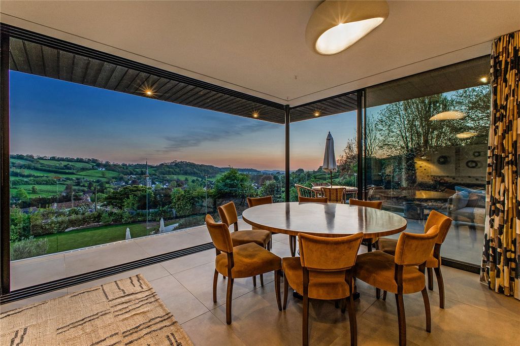 Property photo 2 of 27 Dining Area