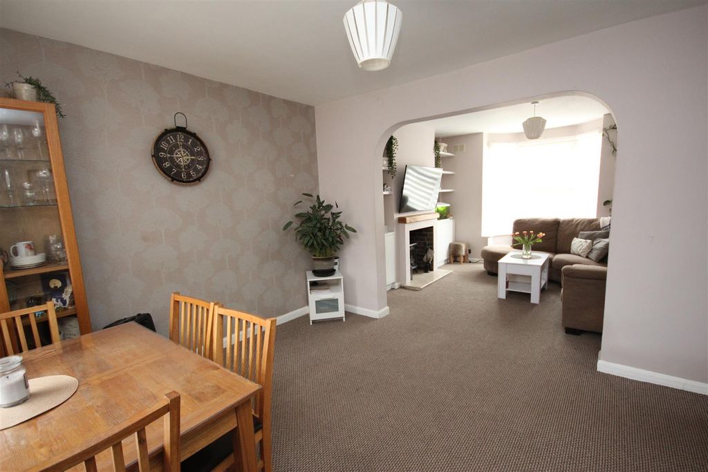 Property photo 3 of 13 Through Lounge.Jpg