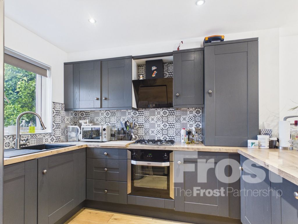 Property photo 3 of 8 Kitchen