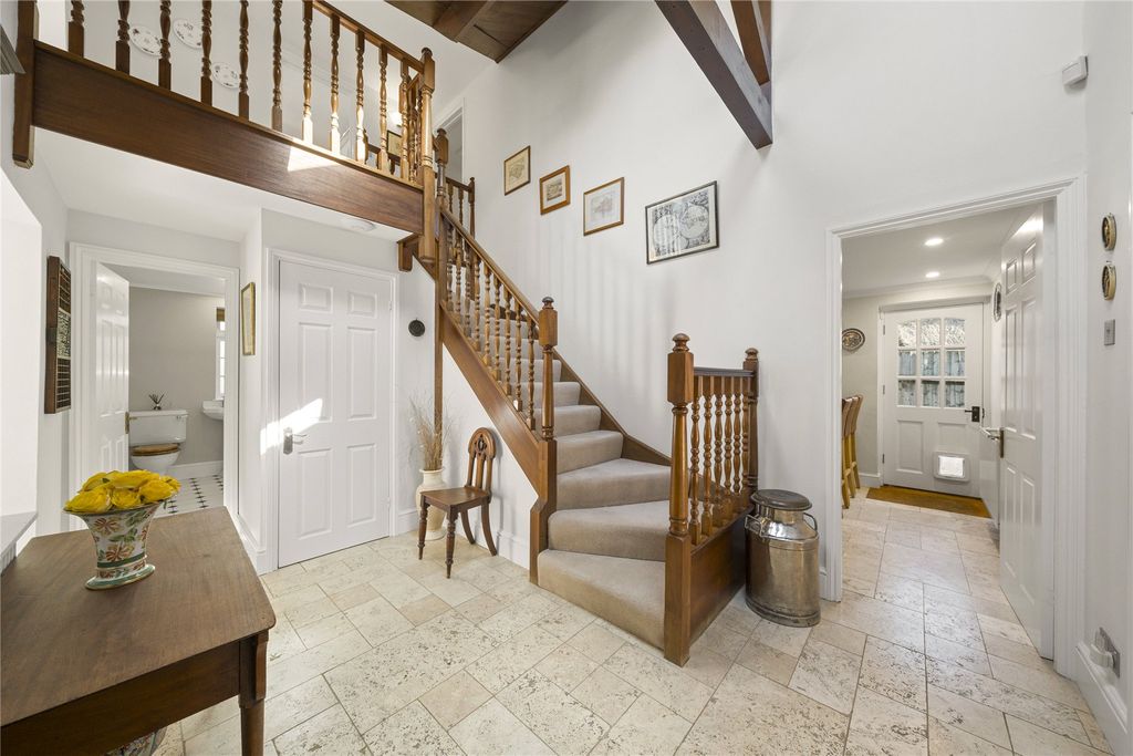 Property photo 3 of 27 Entrance Hall