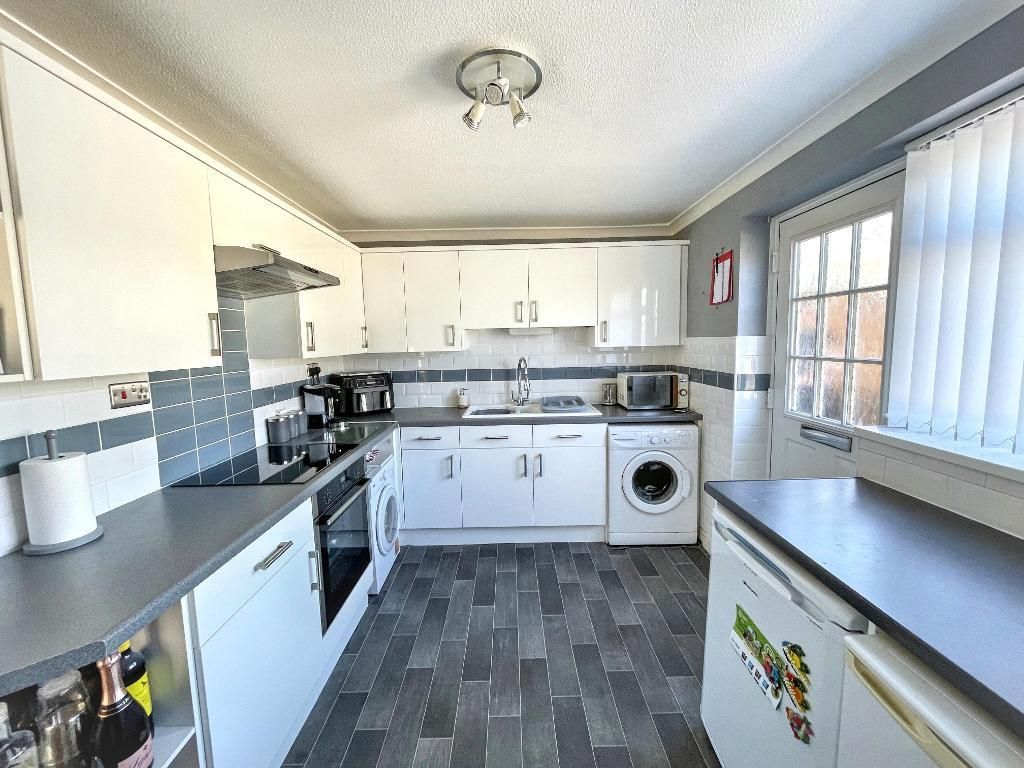 Property photo 3 of 9 Bfast Kitchen