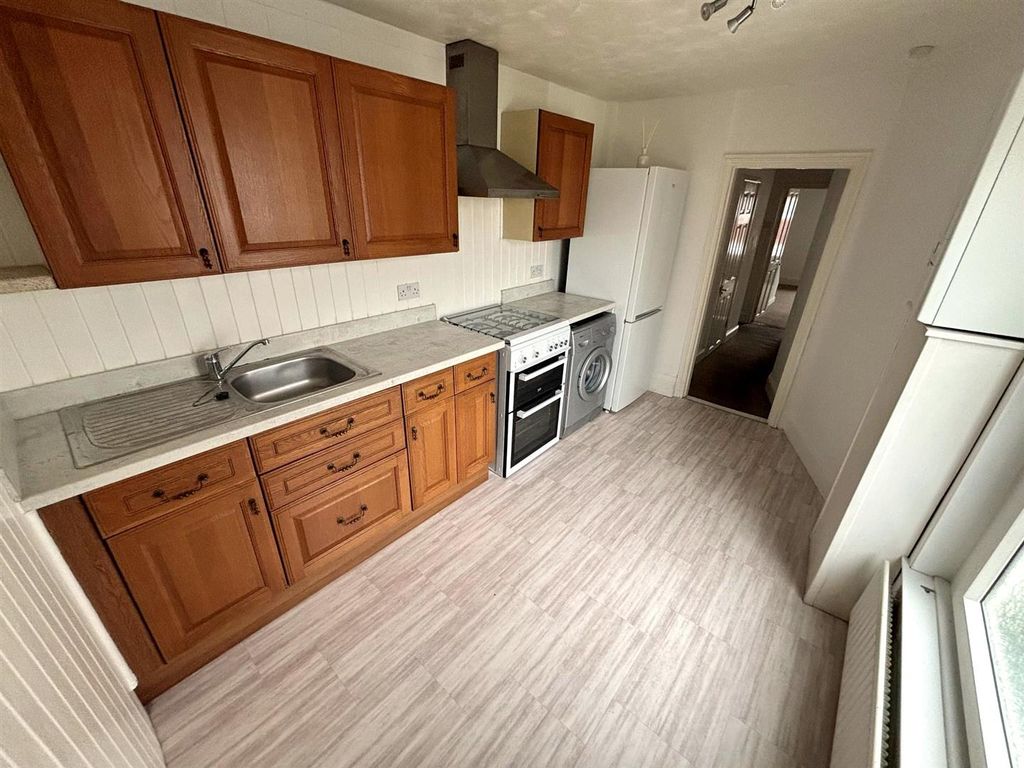 Property photo 1 of 5 Kitchen.Jpg