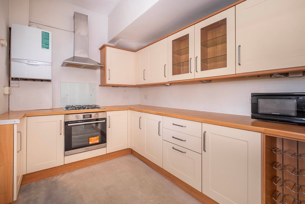 Property photo 2 of 22