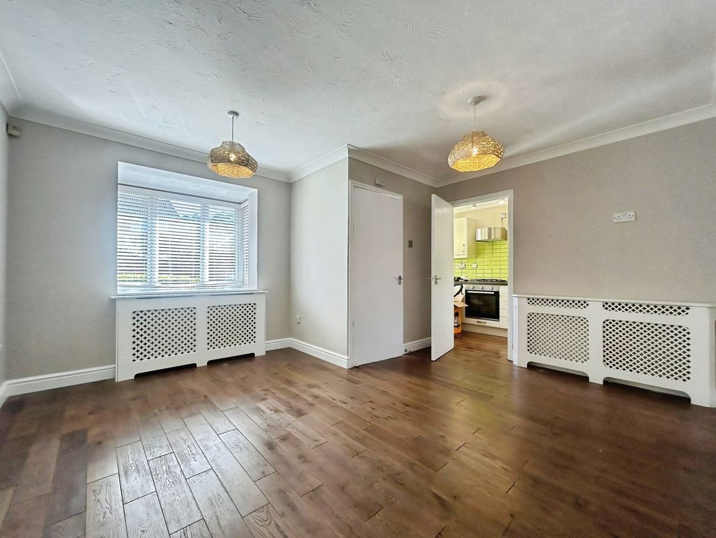 Property photo 2 of 7 Living Room