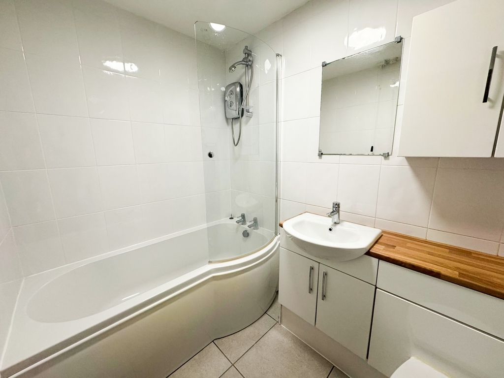 Property photo 3 of 5 Bathroom