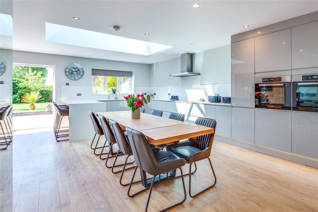 Property photo 1 of 33 Openplan Kitchen