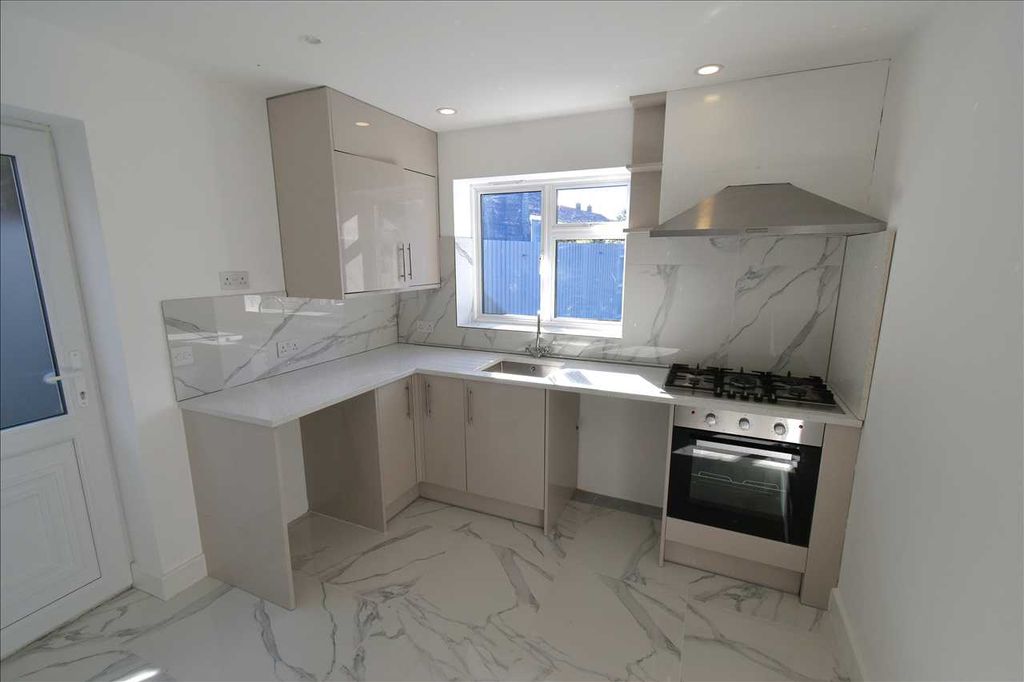 Property photo 3 of 4 Kitchen