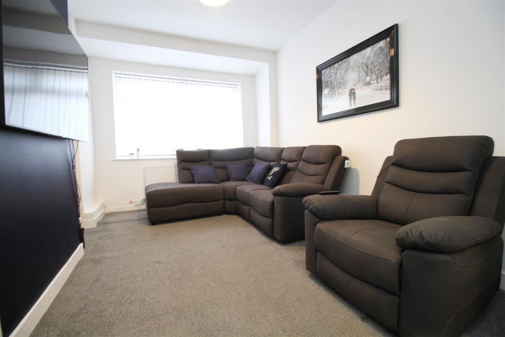 Property photo 2 of 12 Lounge..Jpg