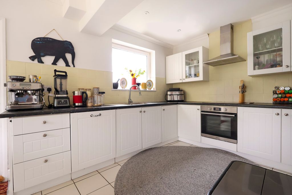 Property photo 2 of 47