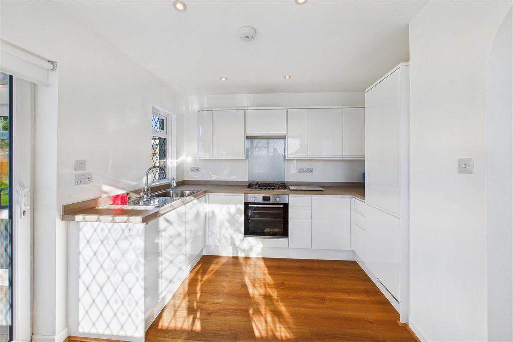 Property photo 3 of 25 Kitchen