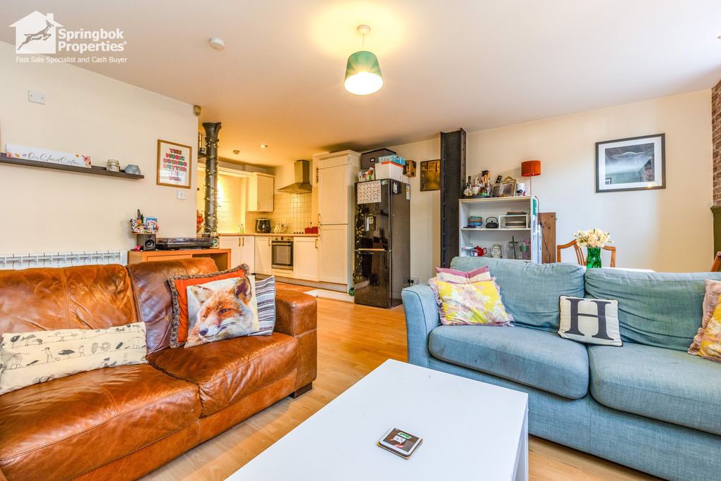 Property photo 3 of 17 Image 2