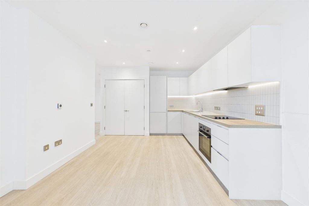 Property photo 2 of 8 Cam02700G0-Pr0261-Still001.Jpg