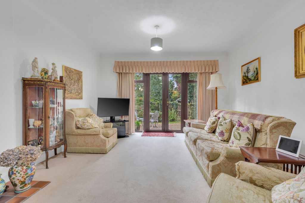 Property photo 2 of 19 Picture No. 12