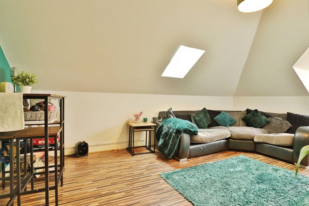 Property photo 2 of 18 Pbox-Img.Jpg