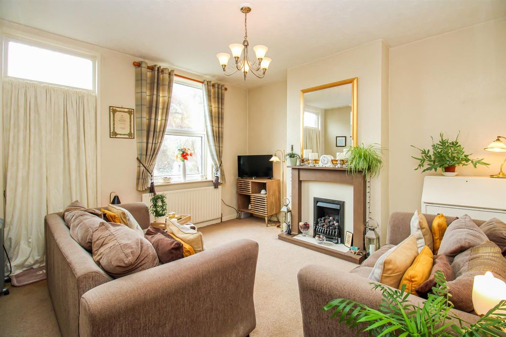 Property photo 3 of 11 Living Room