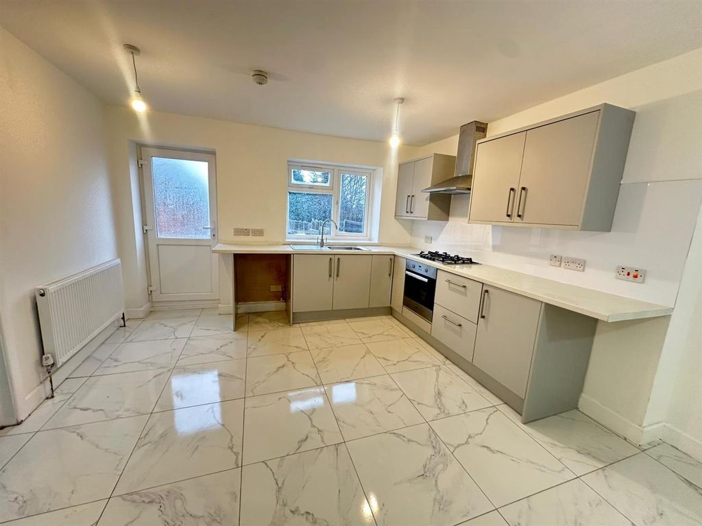 Property photo 1 of 11 22 Whitegreve-1.Jpg