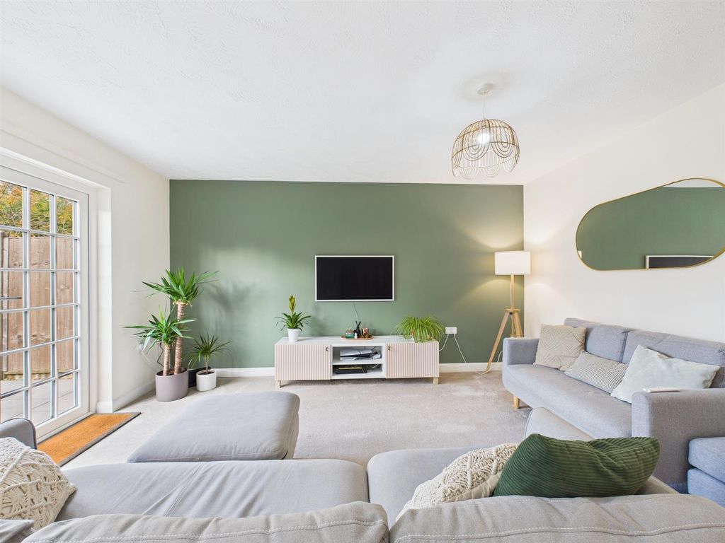 Property photo 3 of 24 Cam02885G0-Pr0503-Still011.Jpg