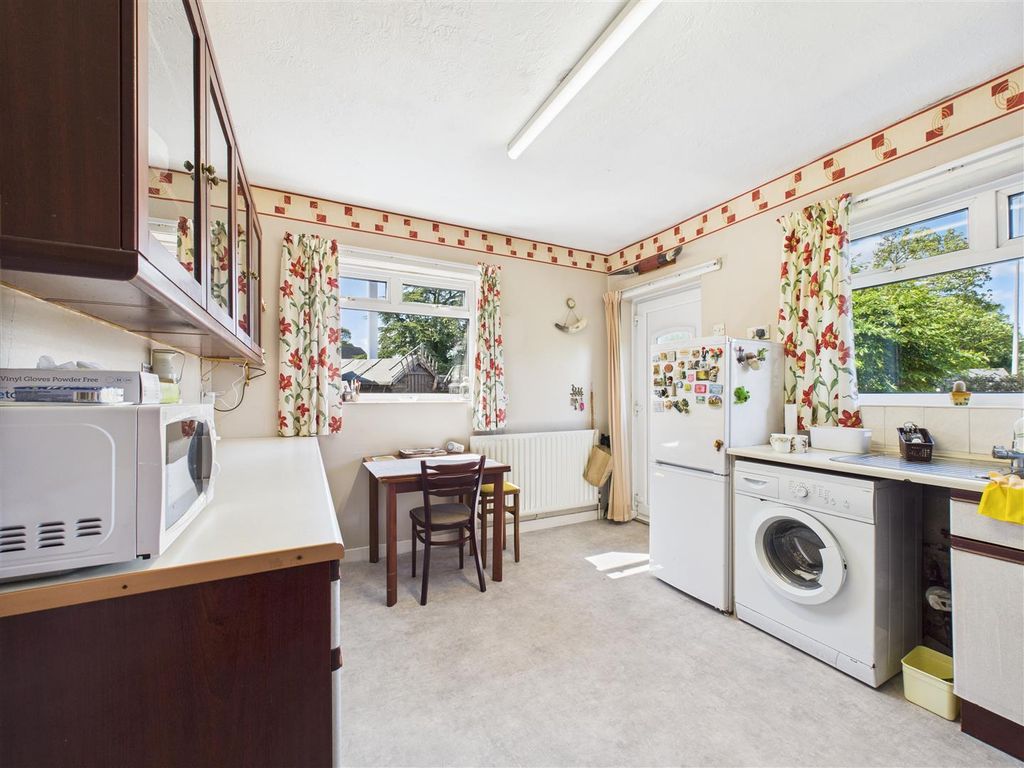 Property photo 3 of 13 Cam05193G0-Pr0033-Still008.Jpg