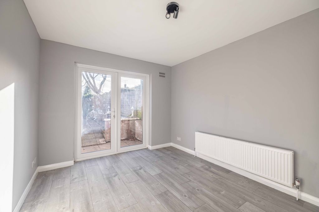 Property photo 3 of 15 A95W (8 Of 15)