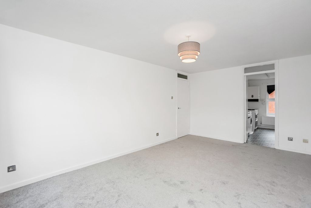 Property photo 3 of 12 Photo 5