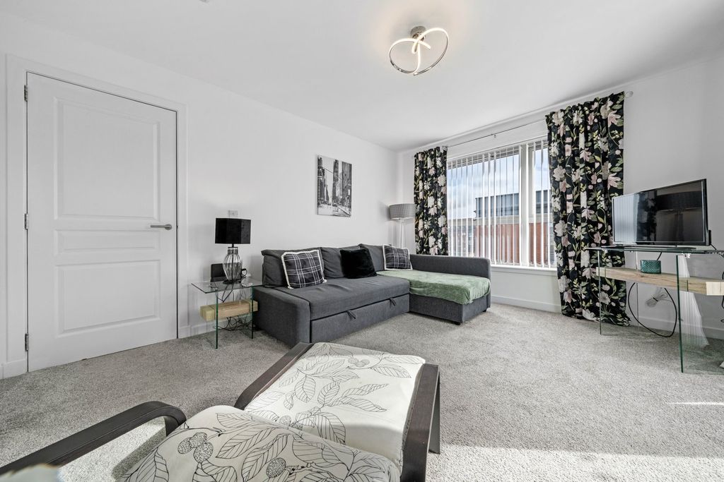 Property photo 2 of 24