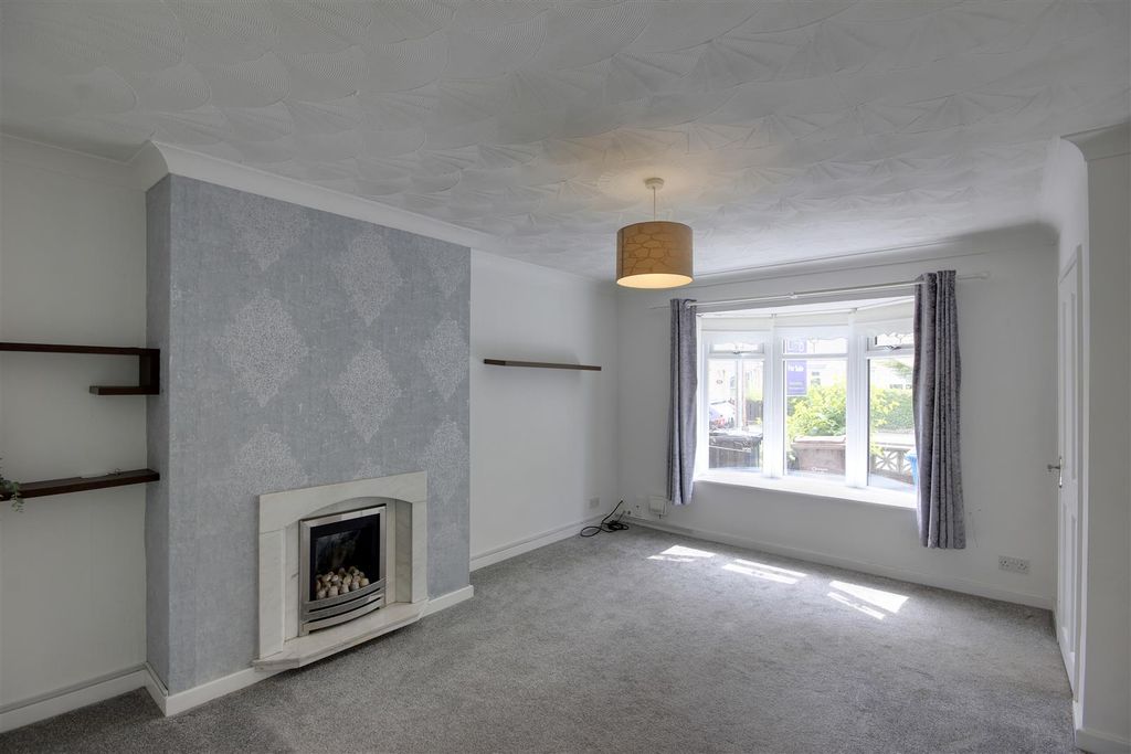 Property photo 1 of 11 Lounge