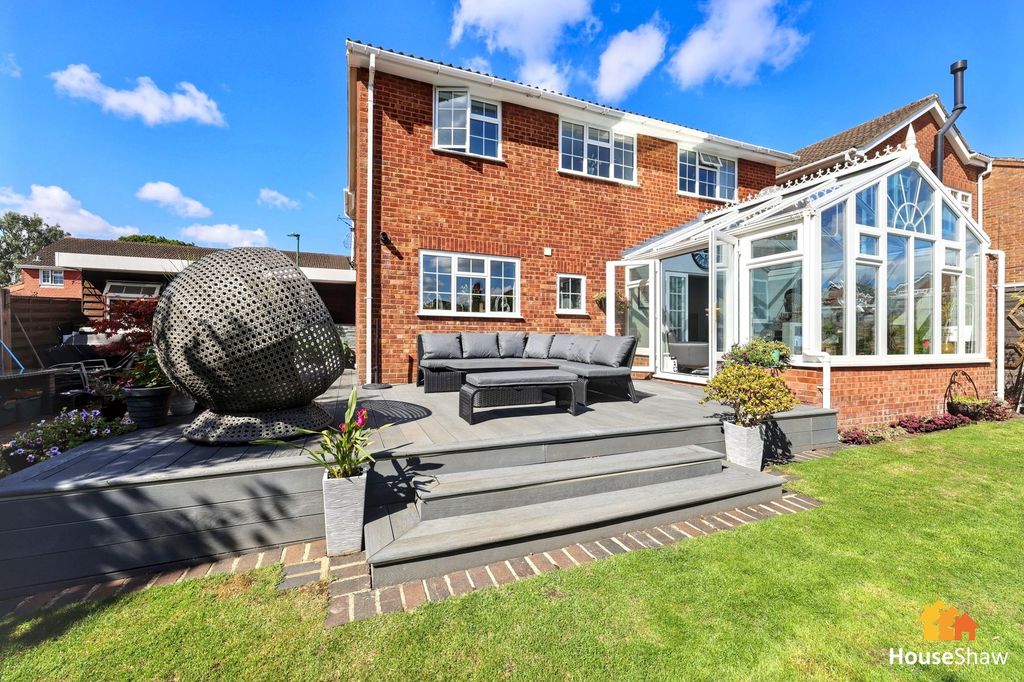 Property photo 1 of 32