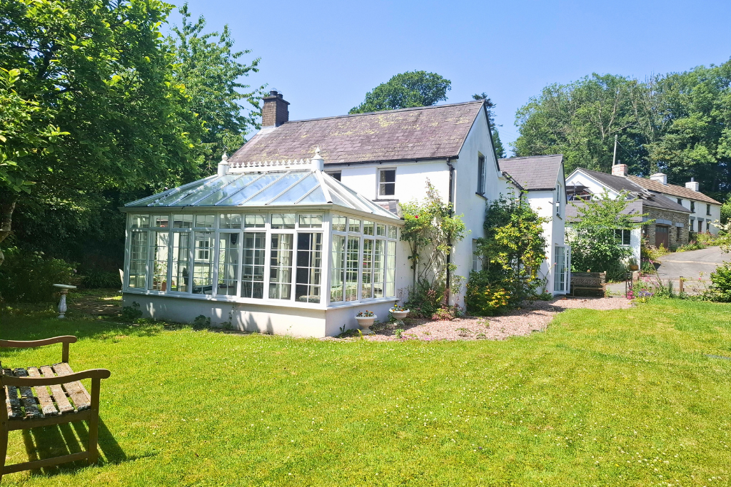 Property photo 3 of 44