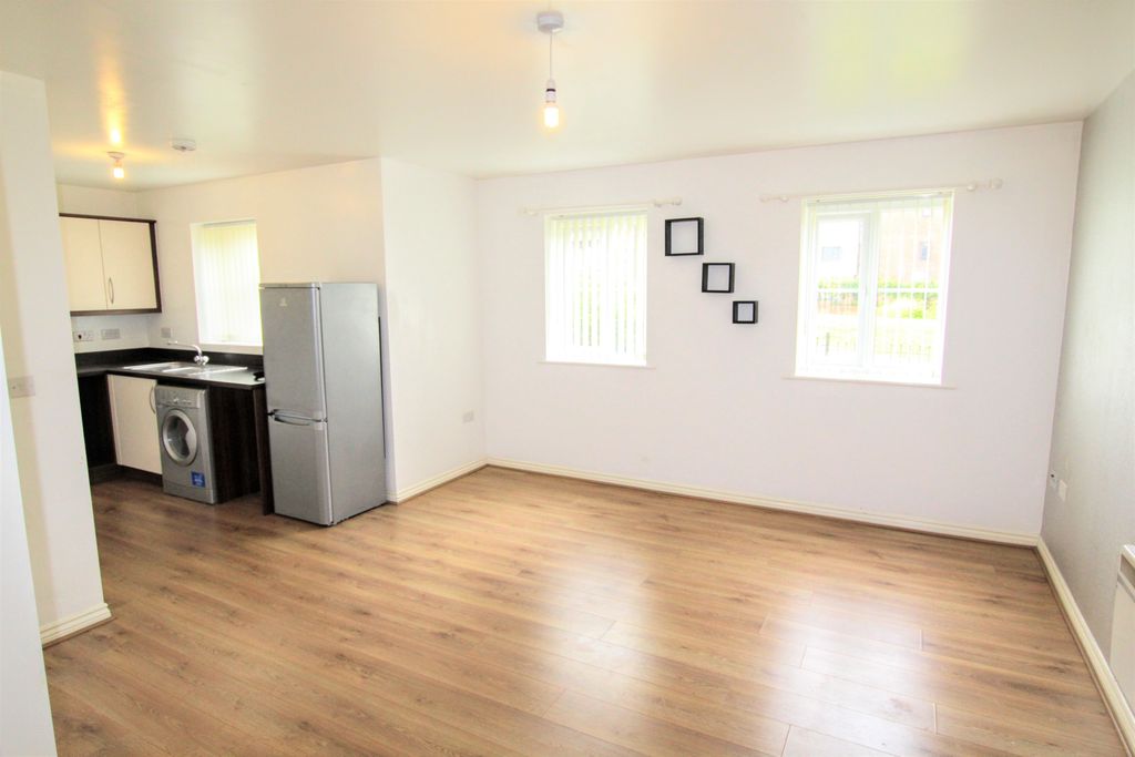 Property photo 2 of 8