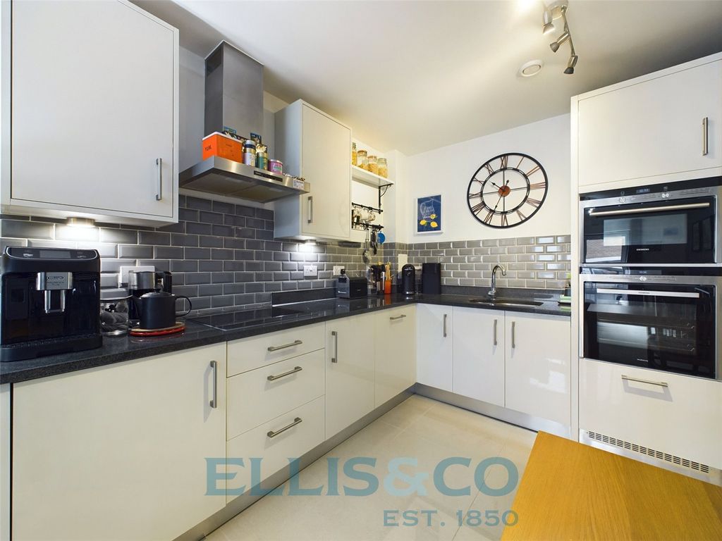 Property photo 3 of 13 Picture No. 14