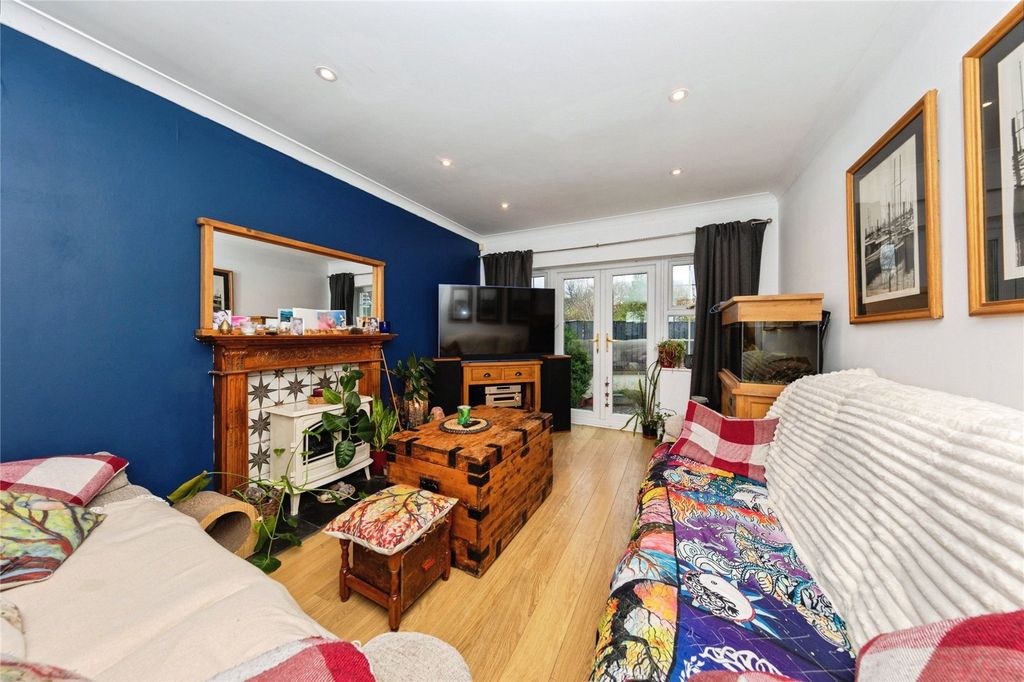 Property photo 3 of 35 Picture No. 23