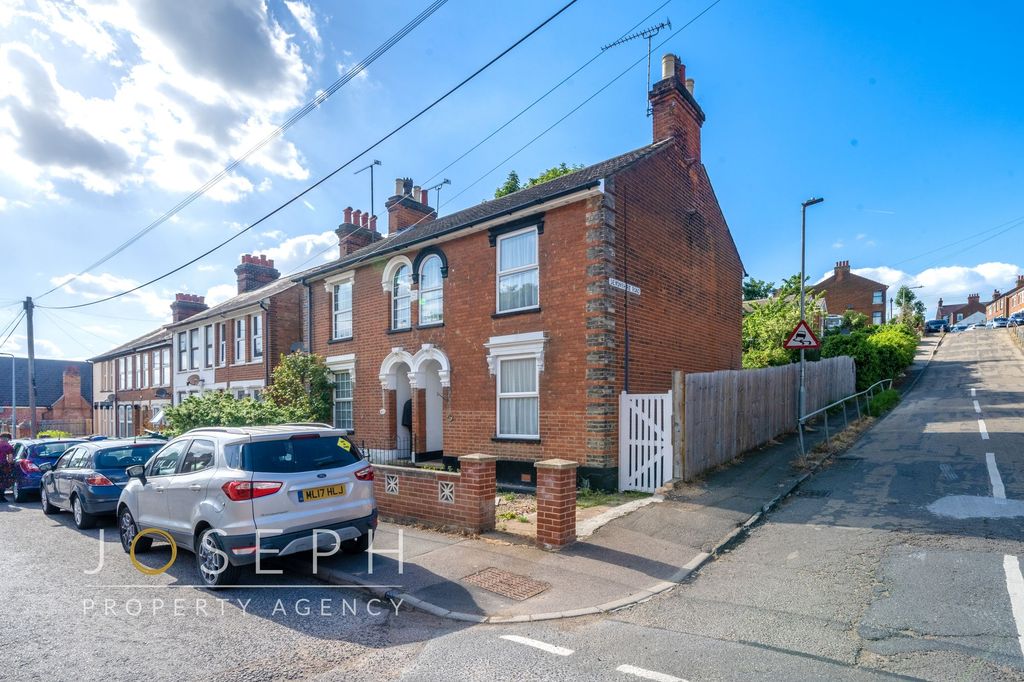 Property photo 1 of 9