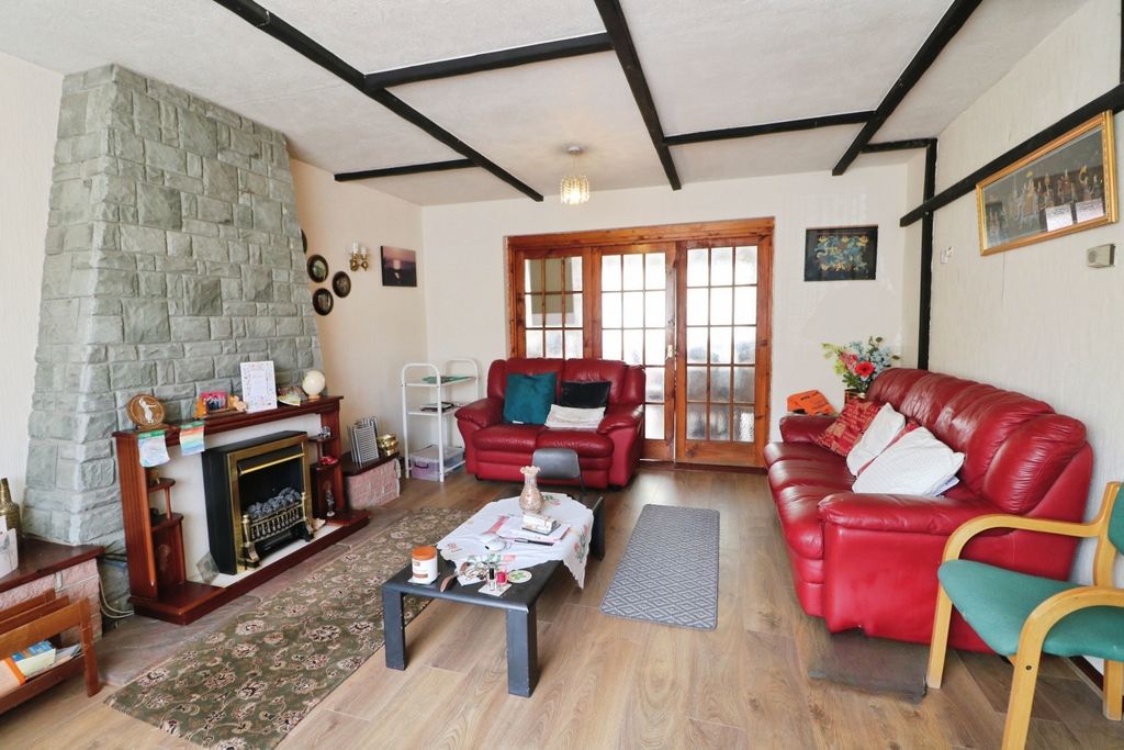 Property photo 2 of 21 Picture No. 19