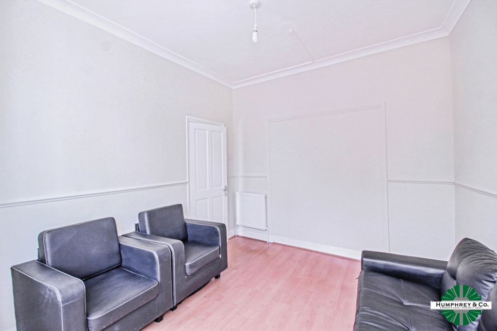 Property photo 3 of 6 Pbox-Img.Jpg