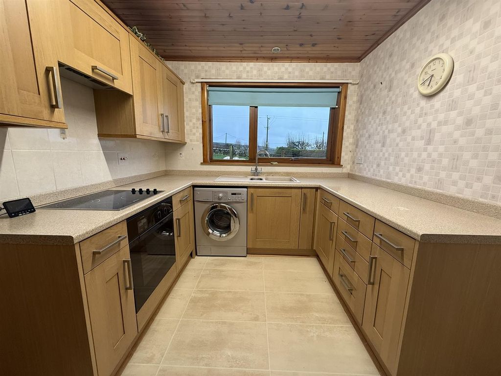 Property photo 3 of 20 Kitchen