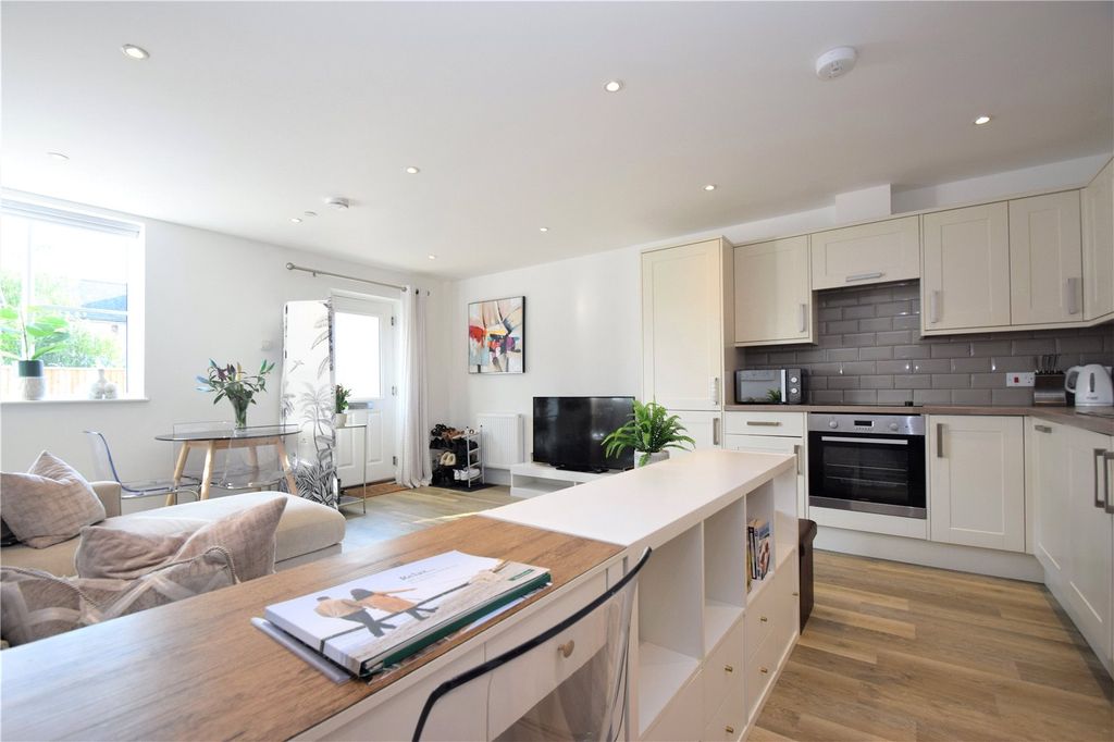 Property photo 3 of 5 Kitchen