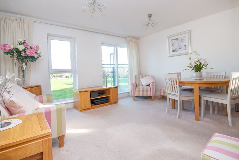 Property photo 2 of 11 Lounge-Diner