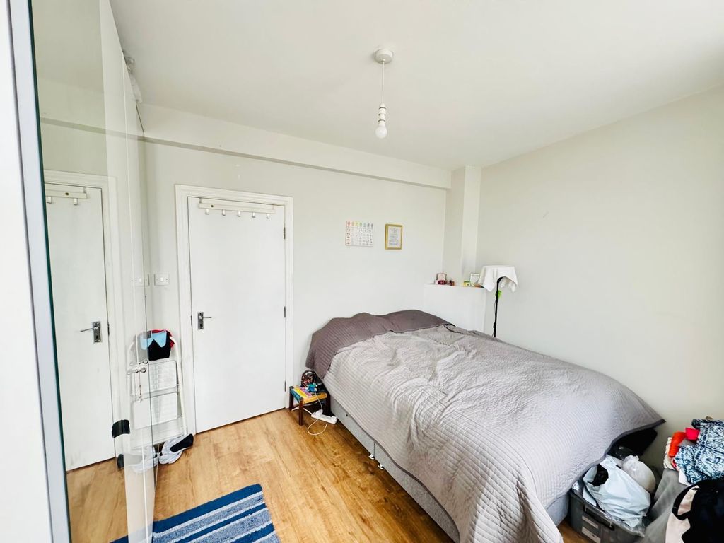 Property photo 3 of 8 Photo 4