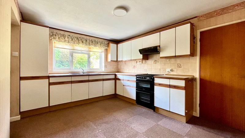 Property photo 3 of 14 Kitchen
