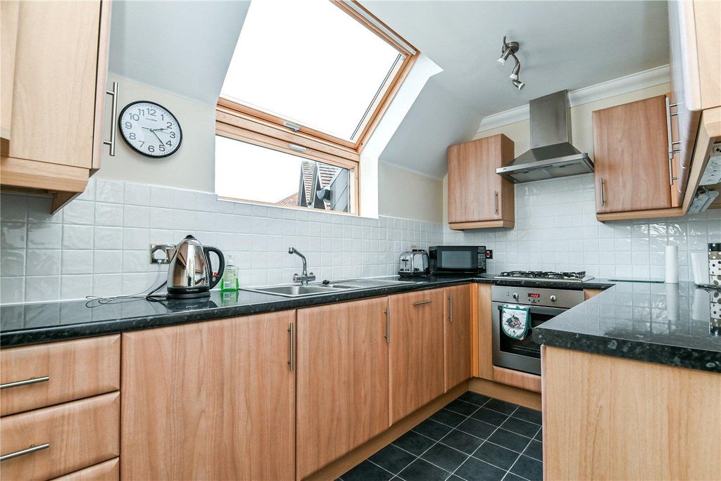 Property photo 2 of 16 Picture No. 17