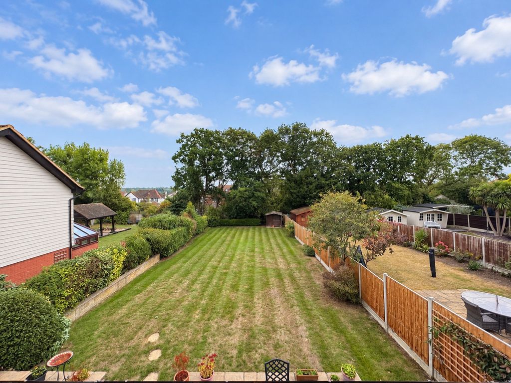 Property photo 2 of 32