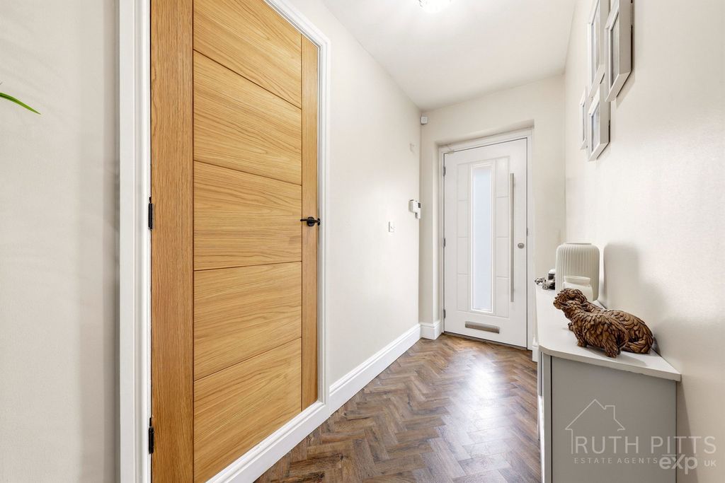 Property photo 3 of 37