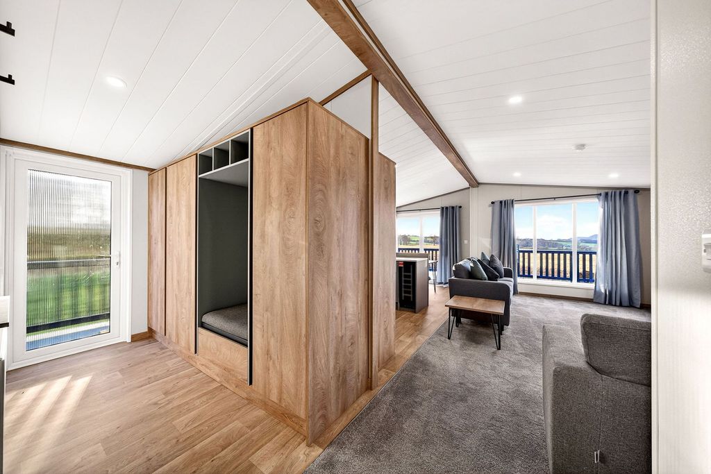 Property photo 3 of 33 Entrance