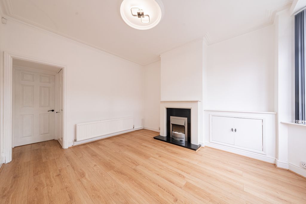 Property photo 2 of 19 .