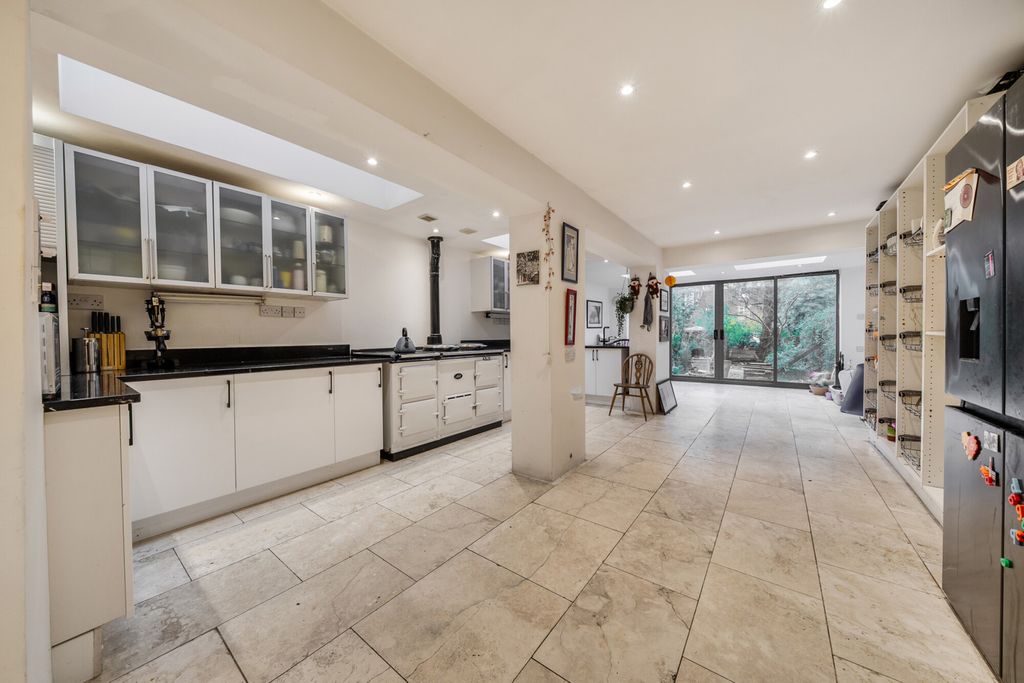 Property photo 3 of 25 1371823-9-68F9F2d...