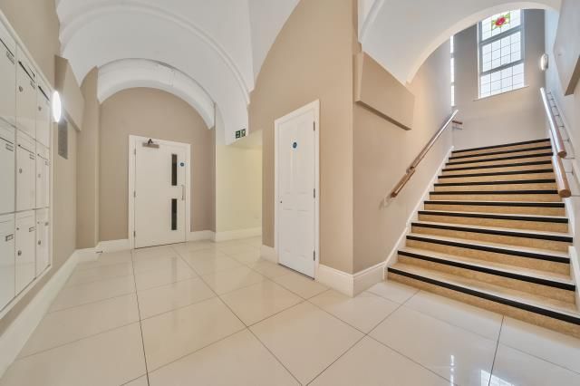 Property photo 2 of 20 Entrance Hall